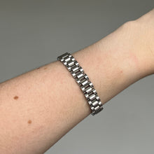 Load image into Gallery viewer, Link Chain Bracelet in Silver
